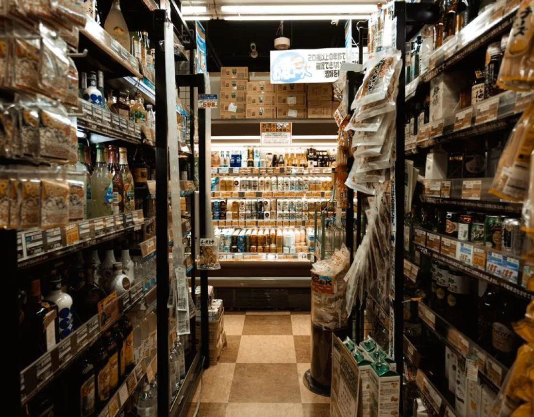 便利商店的商品貨架